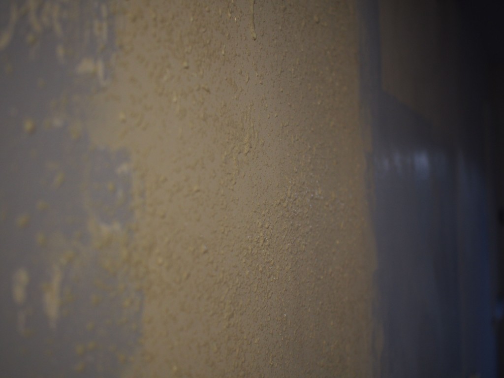 Bubbly foam to make drywall look like textured plaster